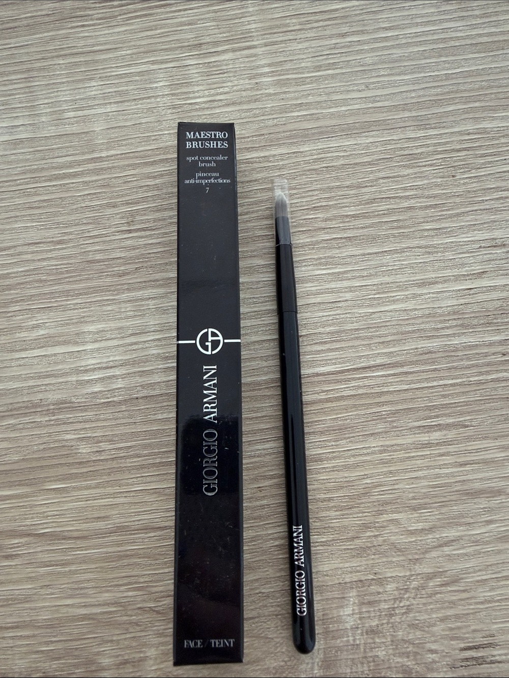 Giorgio Armani Maestro Spot Concealer Brush – Black